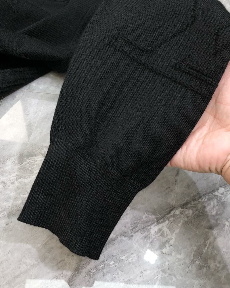 l0vis Vvtt0n sweater